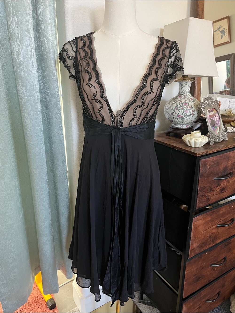 BCBG MAX AZRIA Black Mesh & Silk Dress Beaded - Cocktail/Party Chiffon - SIZE 4